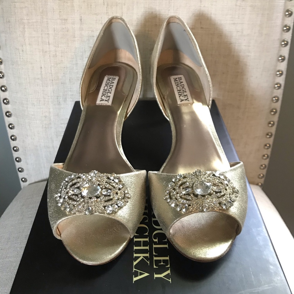 Badgley Mischka Embellished Gold Peep-Toe Heels ✨